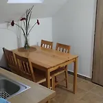Pod Jezem Apartman *