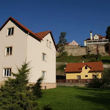 Pod Jezem Apartmán Loket
